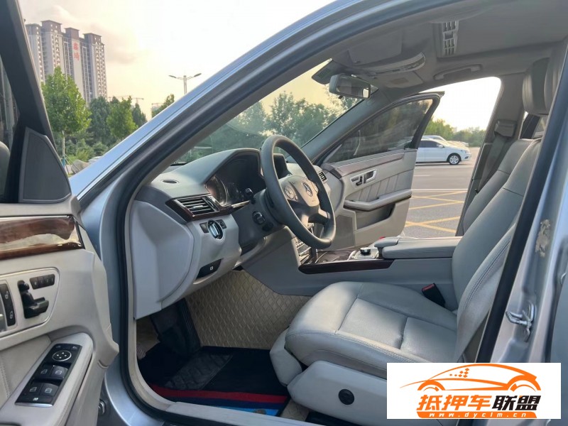  13年奔馳E轎車 