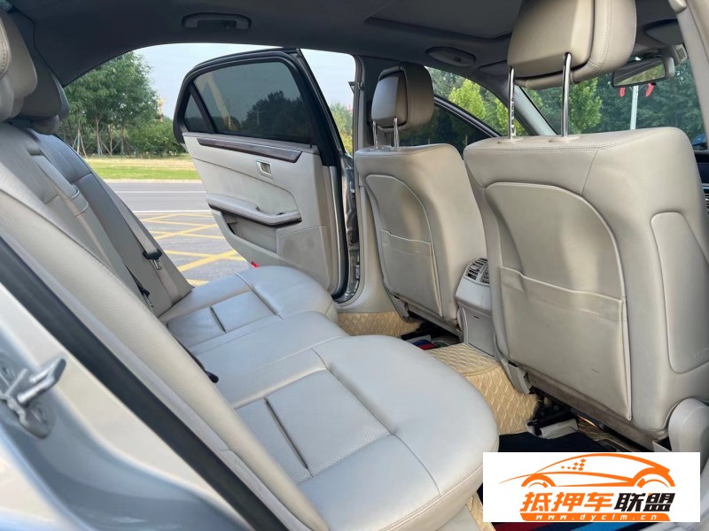  13年奔馳E轎車 