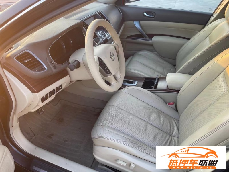  09年日產(chǎn)天籟轎車 