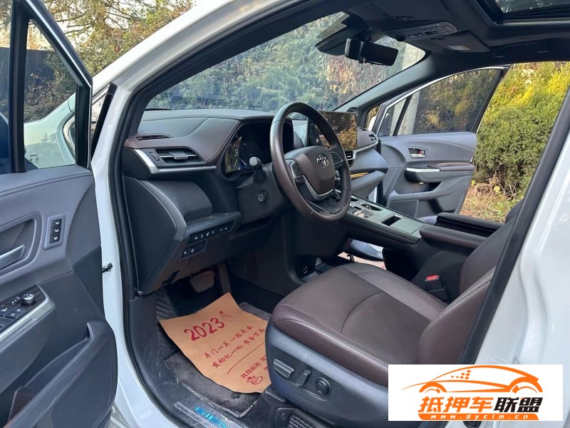  22年豐田塞納MPV 