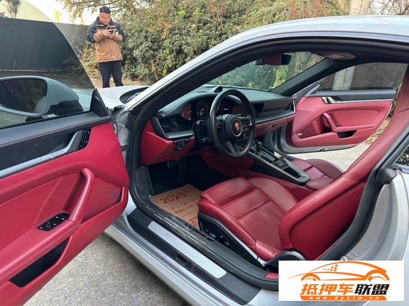  21年保時捷911轎車 