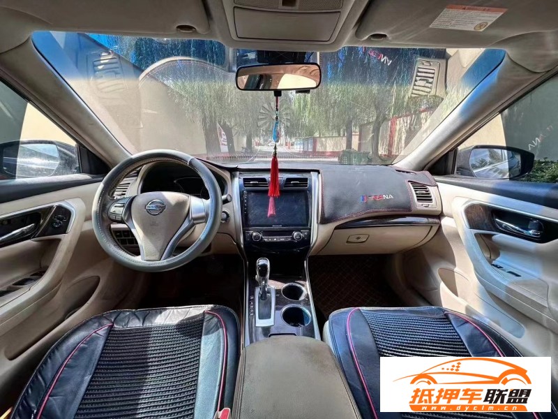  16年日產(chǎn)天籟轎車 