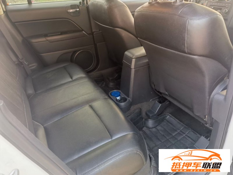  15年Jeep自由客轎車 