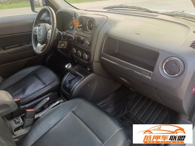  15年Jeep自由客轎車 