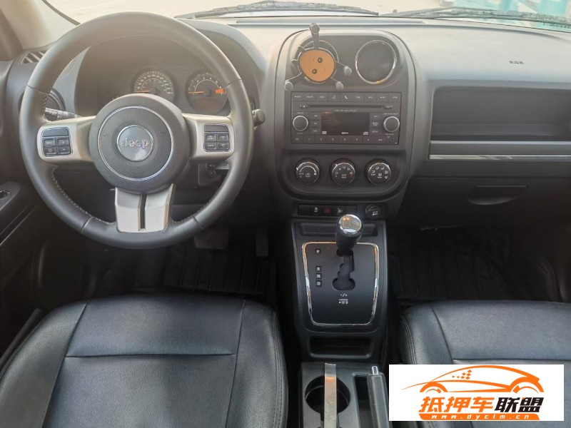  15年Jeep自由客轎車 