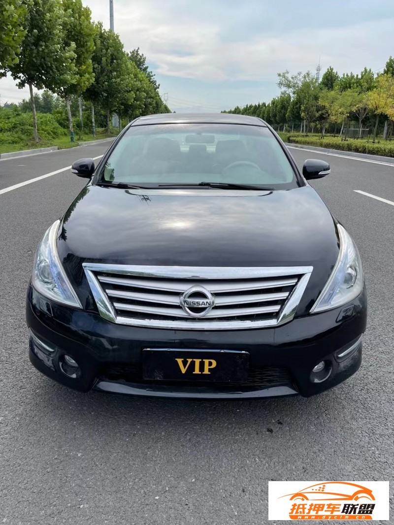  12年日產(chǎn)天籟轎車 