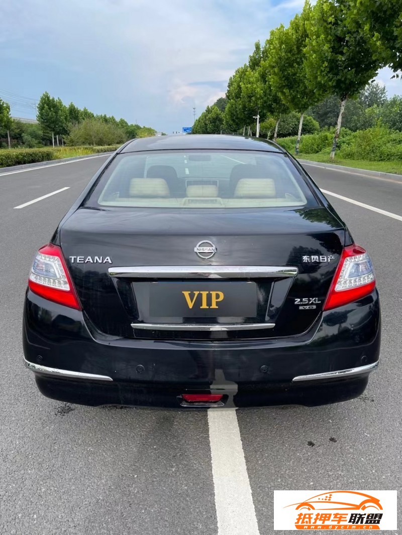  12年日產(chǎn)天籟轎車 