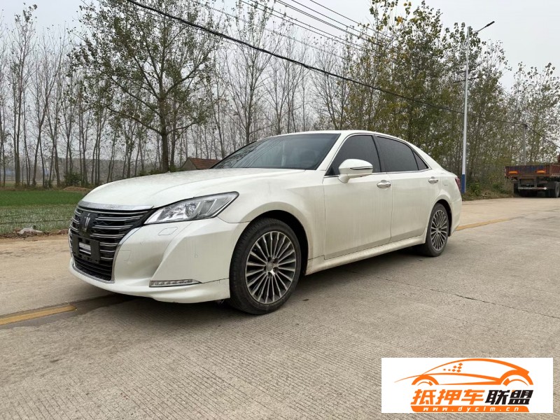  15年豐田皇冠轎車 