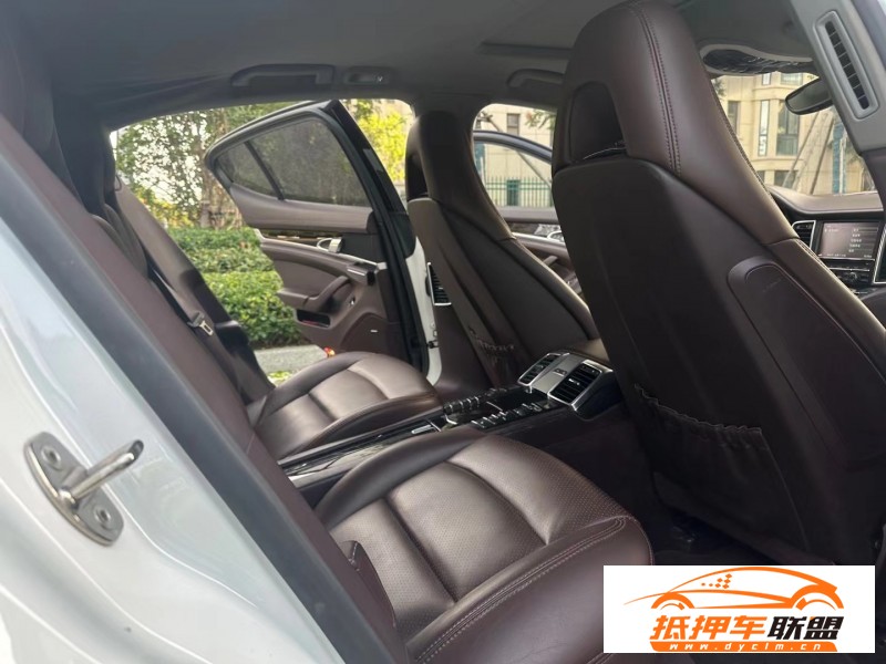  13年保時捷帕納梅拉轎車 