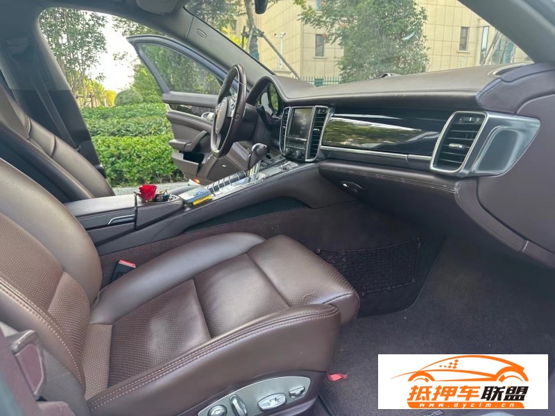  13年保時捷帕納梅拉轎車 