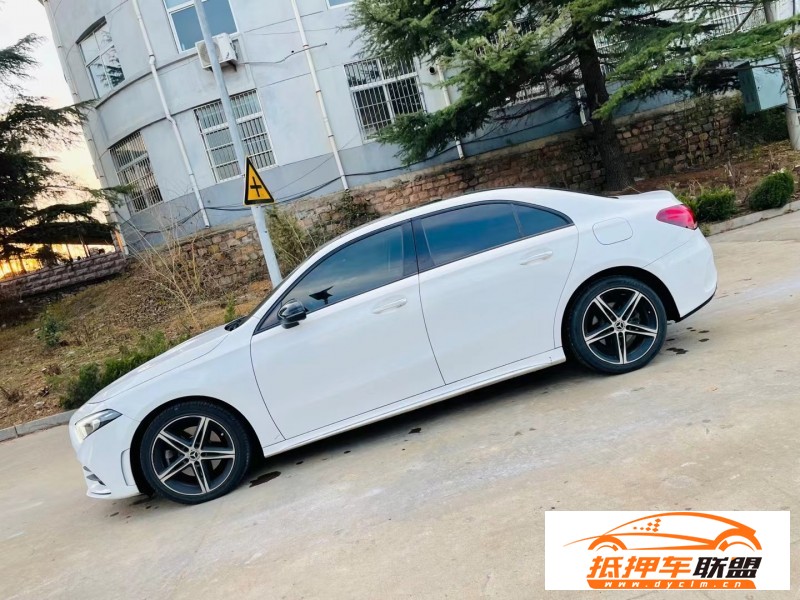  19年奔馳A轎車 