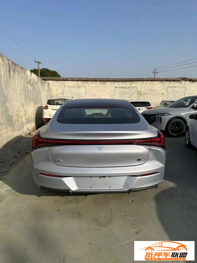  23年哪吒S轎車 