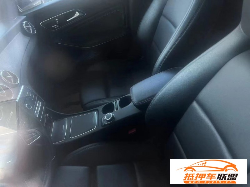  18年奔馳GLA轎車 