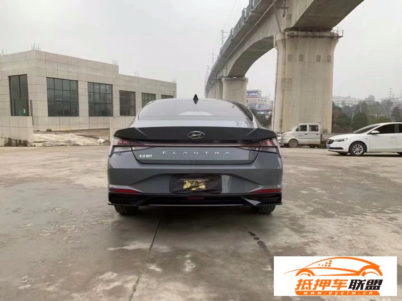  22年現(xiàn)代伊蘭特轎車 