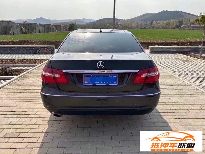  13年奔馳E轎車 