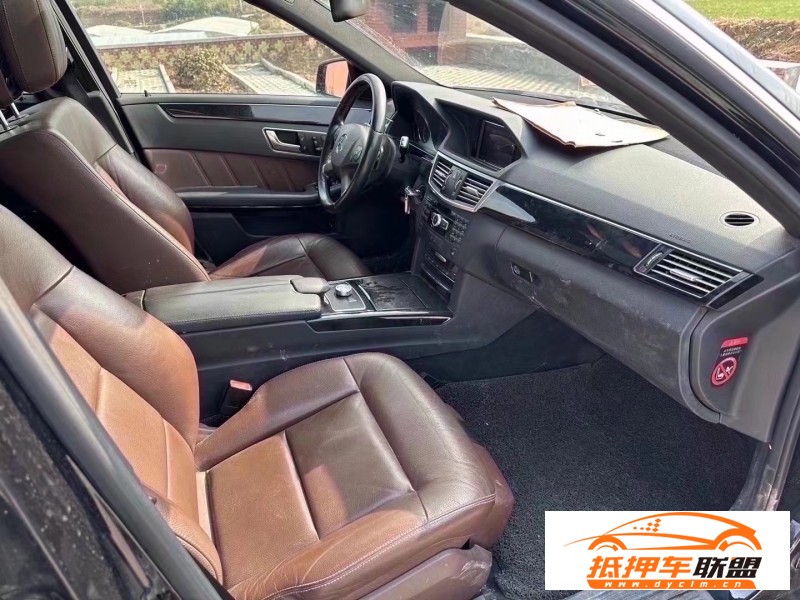  13年奔馳E轎車 