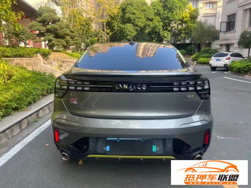  21年領(lǐng)克05轎車 