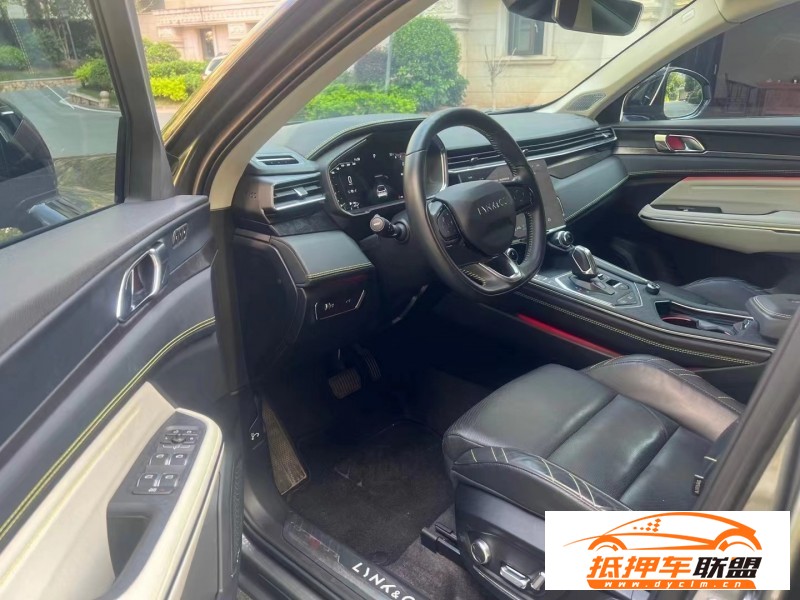  21年領(lǐng)克05轎車 