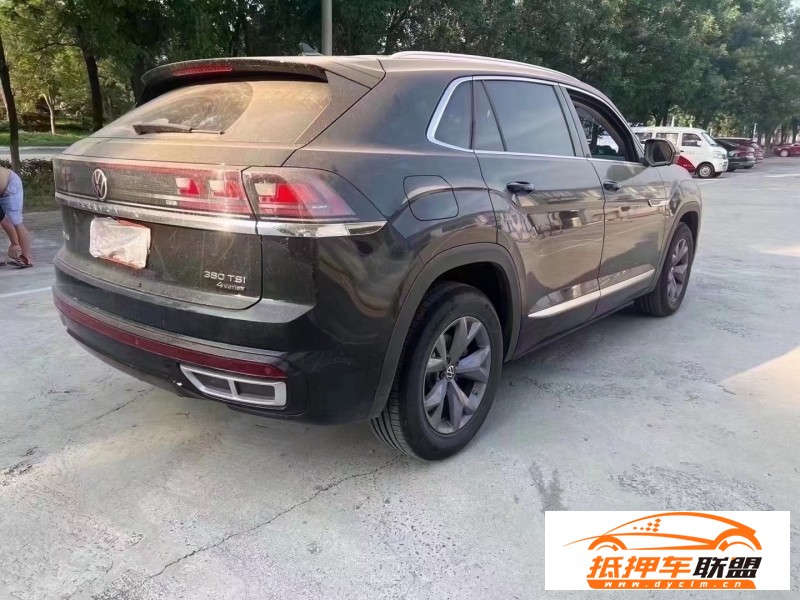  23年大眾途昂轎車 