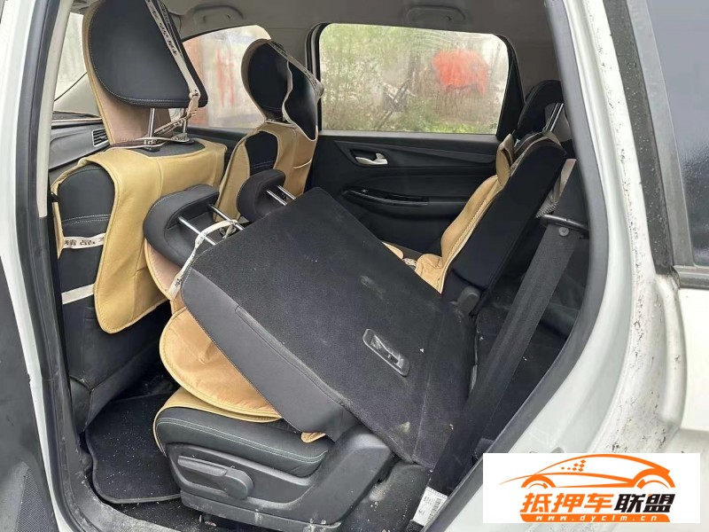  19年寶駿730轎車 
