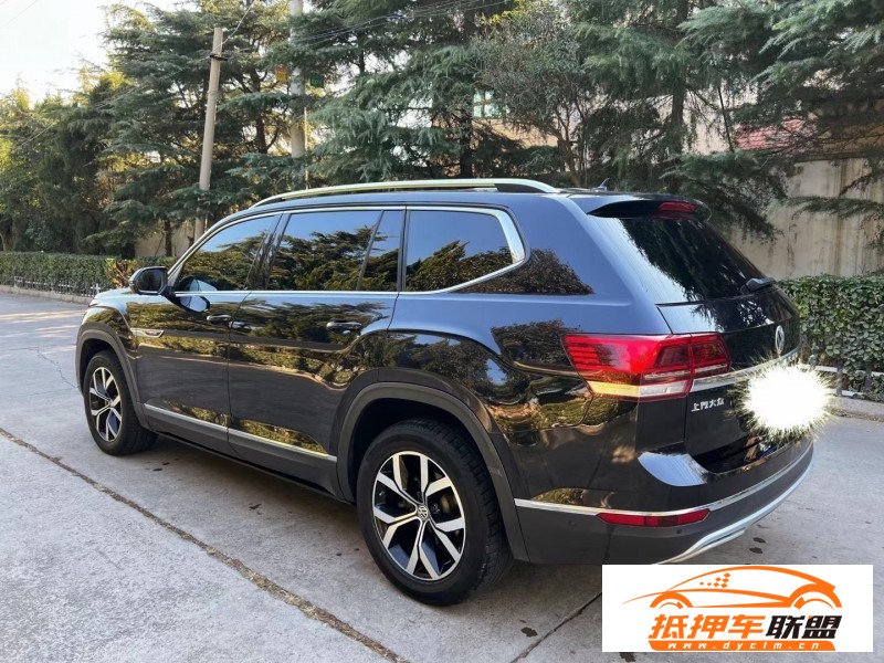  20年大眾途昂轎車 