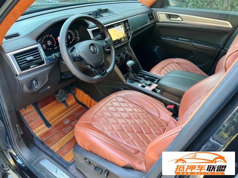  20年大眾途昂轎車 
