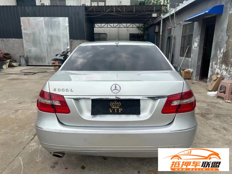  13年奔馳E轎車 
