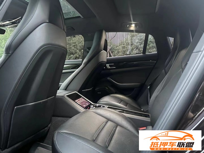  19年保時捷帕納梅拉轎車 
