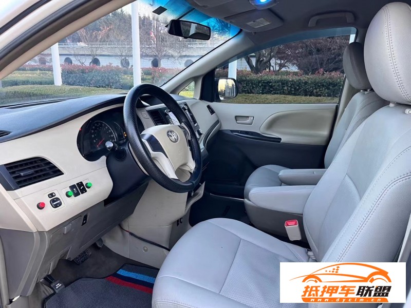  13年豐田塞納MPV 