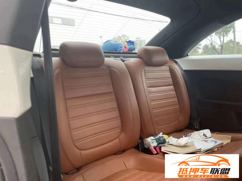  14年大眾甲殼蟲轎車 