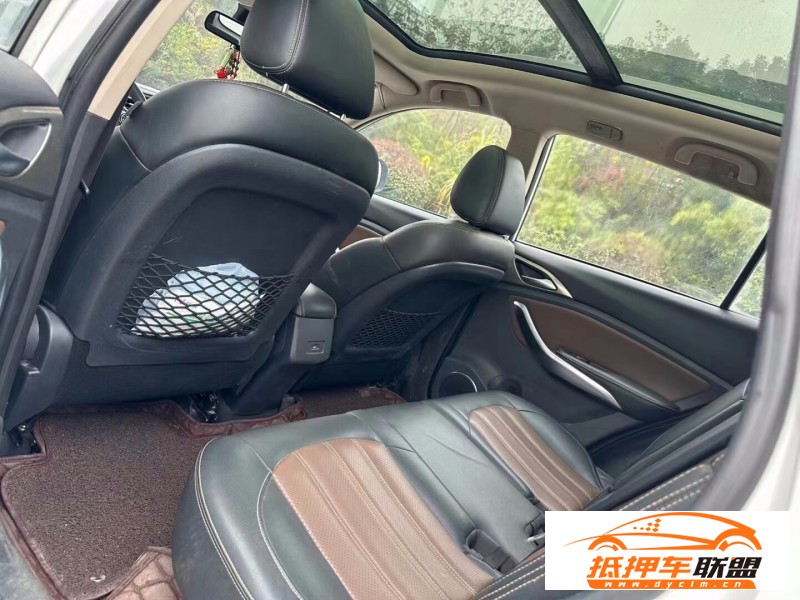  16年比亞迪宋轎車 