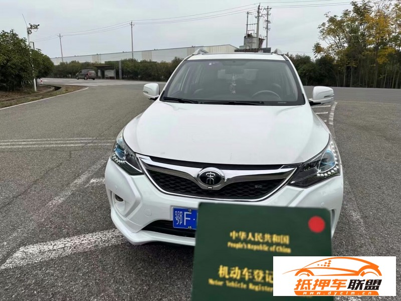  16年比亞迪宋轎車 