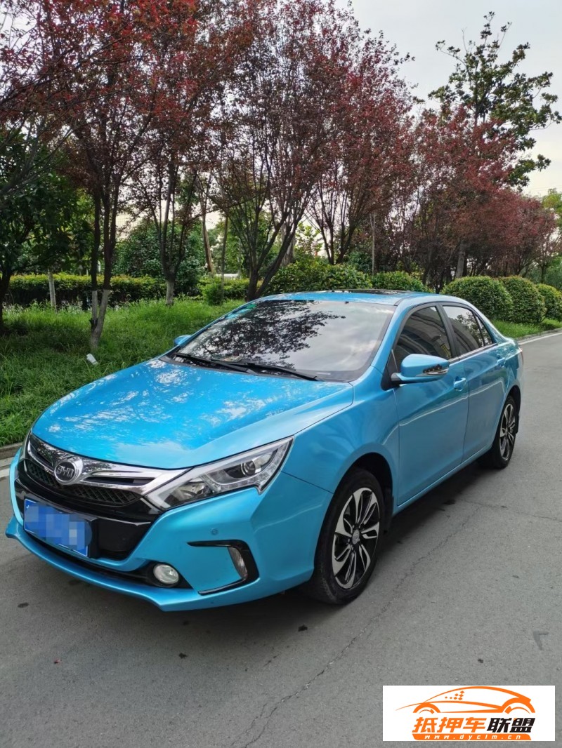 17年比亞迪秦轎車 