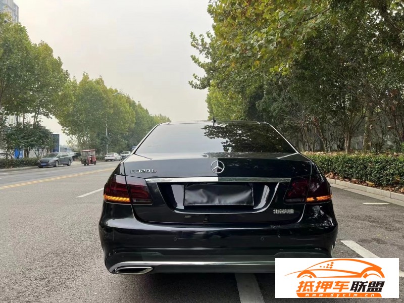  16年奔馳E轎車 
