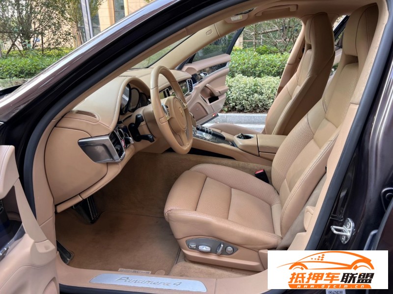  15年保時捷帕納梅拉轎車 