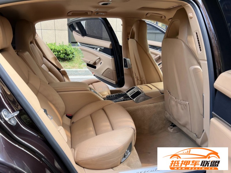  15年保時捷帕納梅拉轎車 