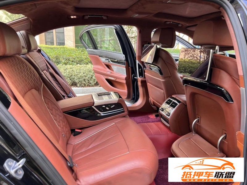  17年寶馬7系轎車 