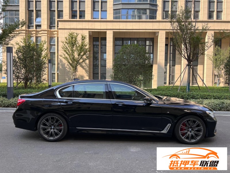  17年寶馬7系轎車 