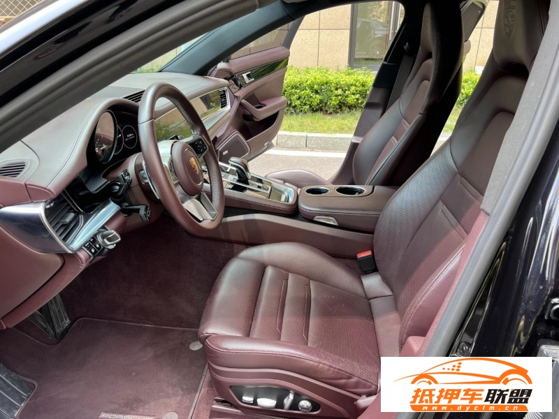  18年保時捷帕納梅拉轎車 