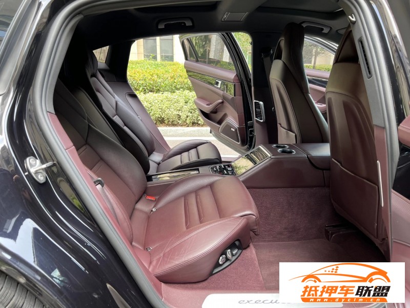  18年保時捷帕納梅拉轎車 