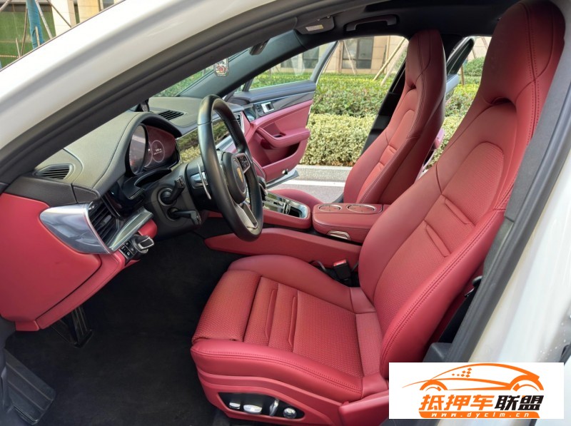  18年保時(shí)捷帕納梅拉轎車 