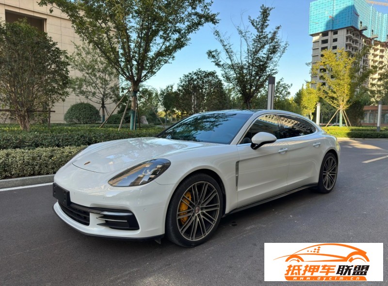 18年保時(shí)捷帕納梅拉轎車 