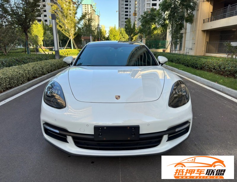  18年保時(shí)捷帕納梅拉轎車 
