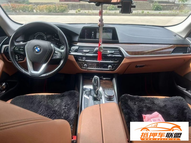  17年寶馬5系轎車 