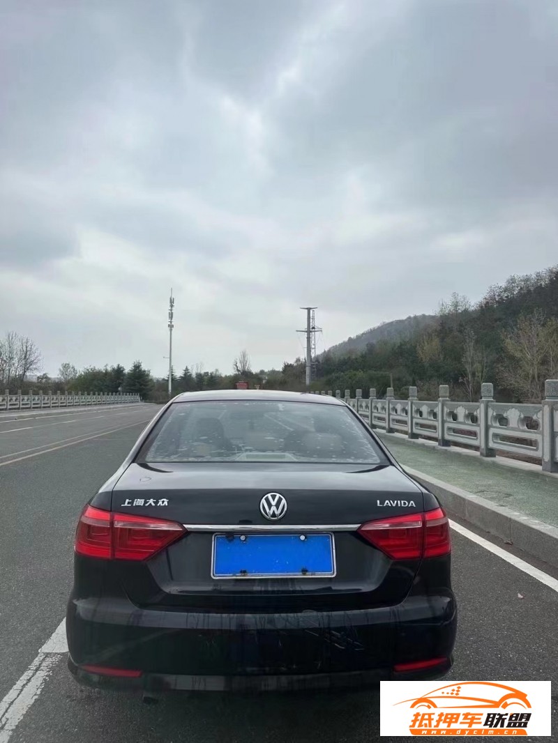  13年大眾朗逸轎車 