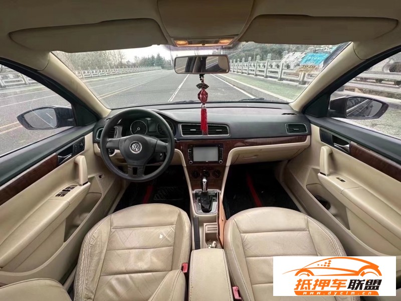  13年大眾朗逸轎車 