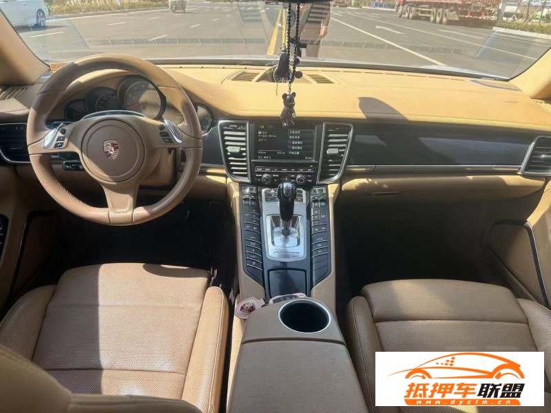  13年保時捷帕納梅拉轎車 