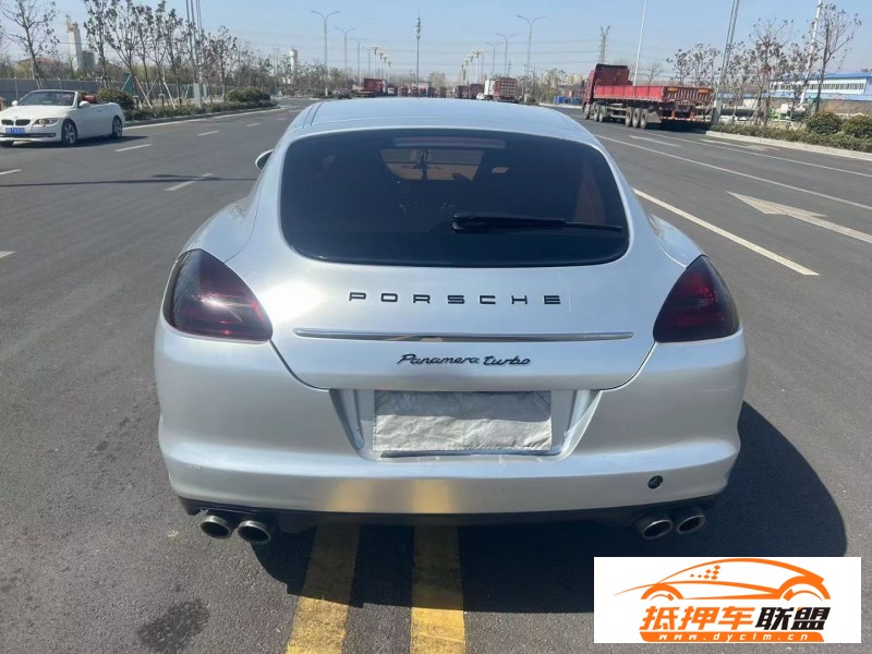  13年保時捷帕納梅拉轎車 