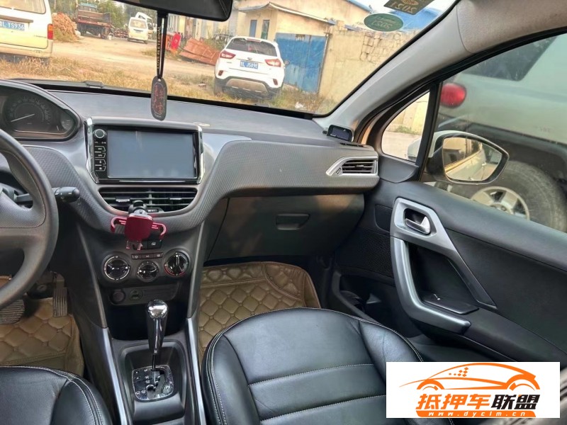  14年標(biāo)致2008轎車 
