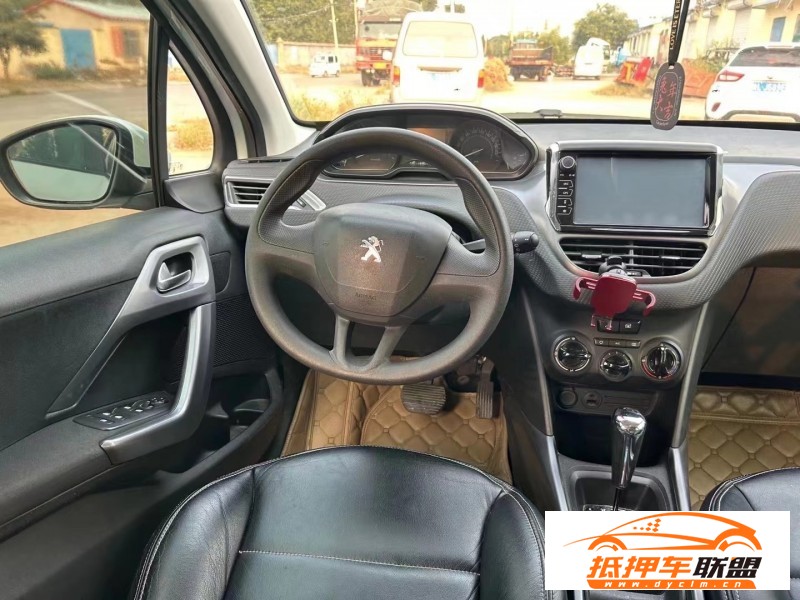  14年標(biāo)致2008轎車 